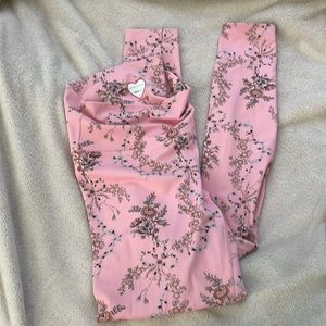 Loveshackfancy x beach riot leggings